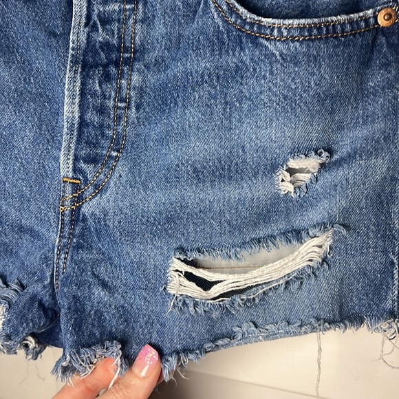 Levi’s 501 Original Fit High Rise Shorts Size 25 Medium Wash - Picture 4 of 9